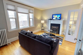 Bright, Clean, Private. In the Heart of Downtown! Parking, Wi-Fi and Netflix included